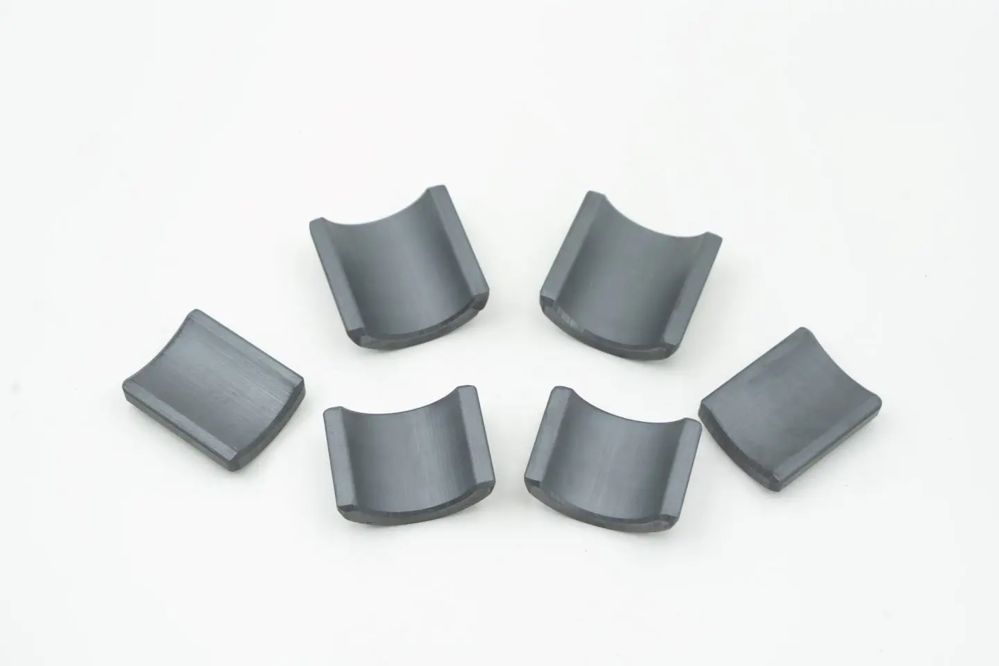 Applications of Ferrite Arc Magnets: Uses, Advantages, and Disadvantages