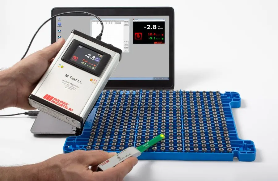 Gaussmeter measuring surface flux density on AlNiCo magnet